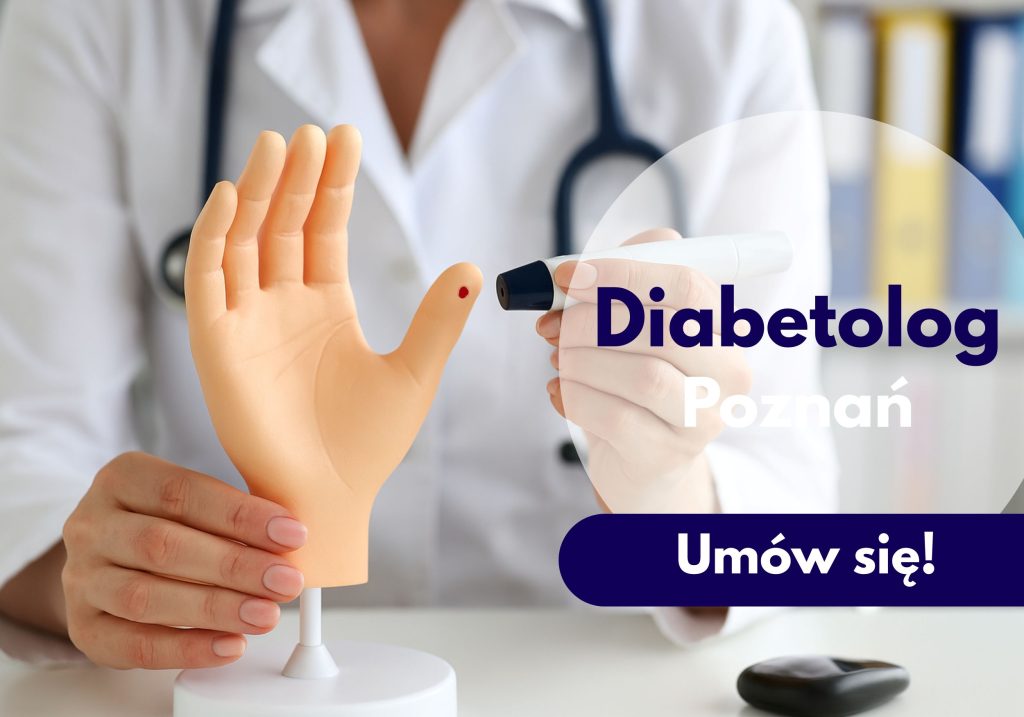 Diabetolog Centrum Medycznego neoMedica w Poznaniu ze stetoskopem na szyi pokazuje na modelu jak badać poziom cukru we krwi.