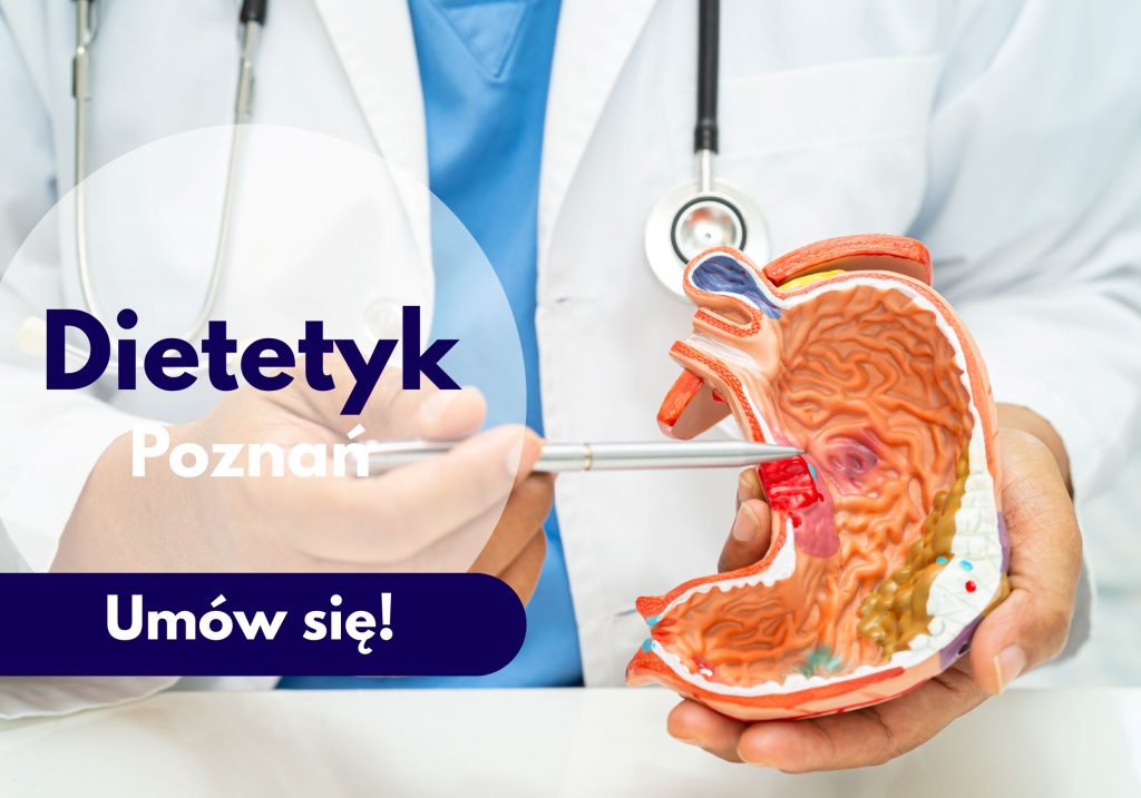 Dietetyk ze stetoskopem na szyi wskazuje na model przekroju żołądka - ilustracja dotycząca wizyty u dietetyka w Centrum Medycznym neoMedica w Poznaniu.