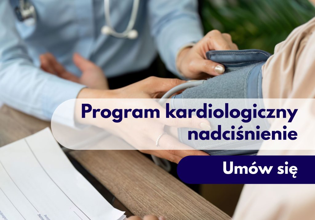 Lekarz Centrum Medycznego neoMedica mierzący ciśnienie Pacjentce ciśniomierzem.