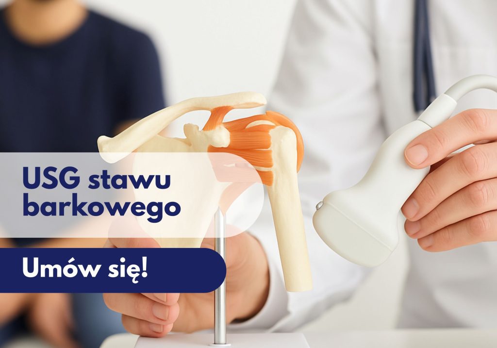 Głowica USG przykładana przez lekarza do modelu przedstawiającego bark, w tle zamazana sylwetka mężczyzny podczas wizyty w Centrum Medycznym neoMedica w Poznaniu.